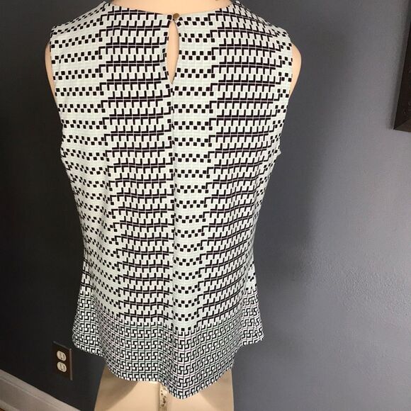 Calvin Klein mint/black/white geometric print top - Picture 4 of 6